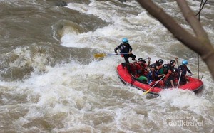 Gaya Gila River Guide Arung Jeram di Magelang