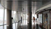Pelataran di lantai 49 Saigon Skydeck.