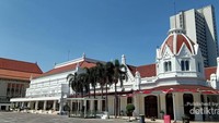 bangunan utama yang tampak megah