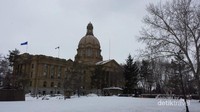 ALBERTA LEGISLATURE BUILDING TETAP TERLIHAT INDAH DI MUSIM GUGUR