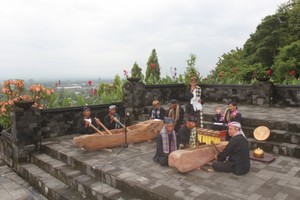 Gejung Lesung, Sajian Tarian dari Candi Ratu Boko