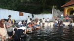 Geli-geli Sedap! Terapi Ikan di Kolam Cigugur