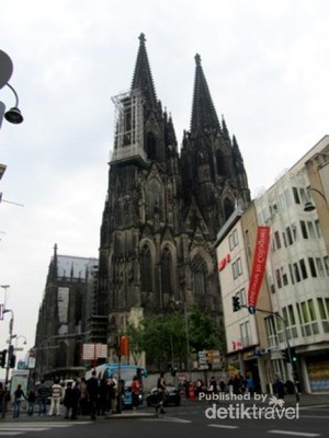 Gereja di Jerman Ini Menyimpan Tulang 3 Orang Bijak