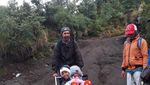 Gerobak Pengusung Rezeki di Kawah Ijen