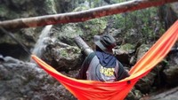 Hammocking di Air Terjun Manjang Mirah