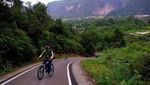 Gowes di Antara Tebing Cadas di Lembah Harau