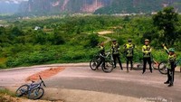 Sejenak menikmati pemandangan Lembah Harau