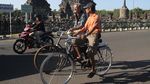 Gowes Onthel Seharian di Candi Prambanan, Asyik!