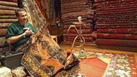 Karpet di Grand Bazaar (sumber: fattah.50webs.com)