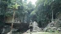 Tampak depan Gua Putri.