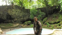 Foto di depan kolam pemandian air panas