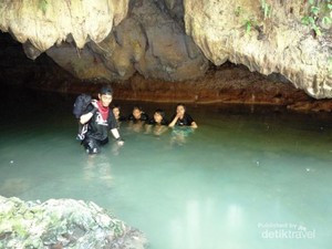 Gua Embultuk, Perawan Cantik dari Blitar