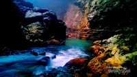 Aliran sungai di Gua Grubug