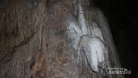 Ornamen stalagtit bagian dalam yang belum terjamah.