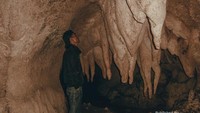 Mengamati Tebing Stalaktit Gumbasalu