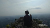 Pemandangan Kota Bogor dari Puncak Batu Roti
