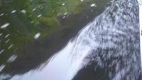 Mengarungi sungai di antara karst