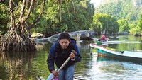 Narsis dulu sebelum menuju desa Berua