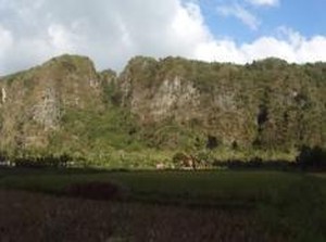 Gunung Karst yang Gagah di Berua, Sulsel