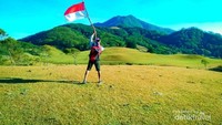 Puncak Mutis akan terlihat jelas dari padang Leol Fui dan dari sinilah  trak awal dimulai  menuju puncak gunung Mutis
