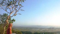 Taman pura di atas puncak tertinggi Pengsong