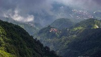 Sejuk dan angin sepoi-sepoi menerpa diri saat di Gunung Telomoyo.