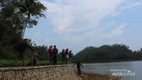 bermain bersama para anggota travel ranger.jpg