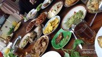 Masakan di kedai Teras Air