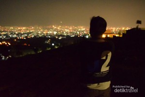 Habiskan Malam Minggu Romantis di Puncak Bintang Bandung