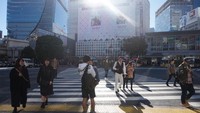 Patung Hachiko terletak di ujung penyeberangan ini