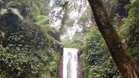 Curug Ngumpet yang indah (pbase.com)