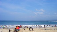 Suasana di Pantai Santolo