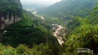 Meander Sungai Cibitung dari puncak Gunung Putri