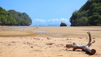 Pantai Clungup