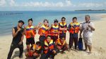Hamparan Pasir Putih dan Laut Biru di Pulau Semujur