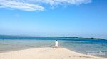 Hamparan Pasir Putih dan Laut Biru di Pulau Semujur