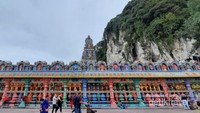 Kuil cantik sebelah patung Dewa Murugan