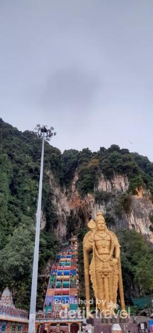 Hamparan Pelangi di Batu Caves Malaysia