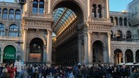 Milan, di depan Cathedral Duomo