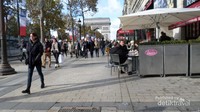 Deretan kafe di Paris