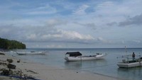 Pasir yang putih dan kehidupan nelayan (Radinka Rianda Qiera/ACI)