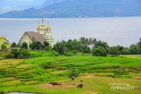 Hatiku Tertinggal Di Danau Toba