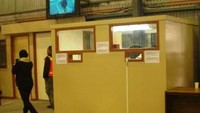 Disinilah tempat para calon penumpang mendapatkan tiket helikopter dengan menunjukkan kartu pengenal