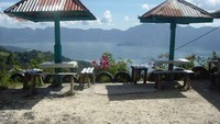 Tempat bersantai menikmati keindahan Danau Maninjau (Putri/detikTravel)