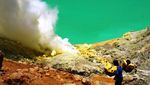 Hijau Toska Kawah Ijen Nan Cantik Jelita
