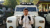 Menyewa jeep merupakan slah satu alternatif menuju Kawah Ijen