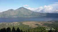 Pemandangan Danau Batur dari ketinggian Gunung Batur