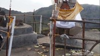 Pura kecil di puncak Gunung Batur