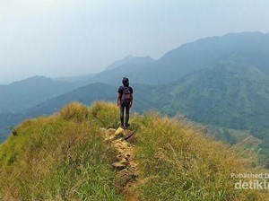 Hiking Pertama Kali? Coba Mendaki Gunung Batu Jonggol di Bogor