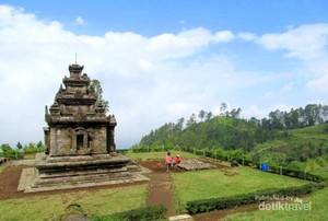 Hiking Sambil Wisata Sejarah di Candi Gedong Songo